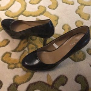 Black patent leather pumps